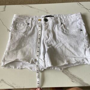 KUT from the Kloth Shorts Size 8 jean denim Gidget Fray Hem Stretch Comfort NWOT
